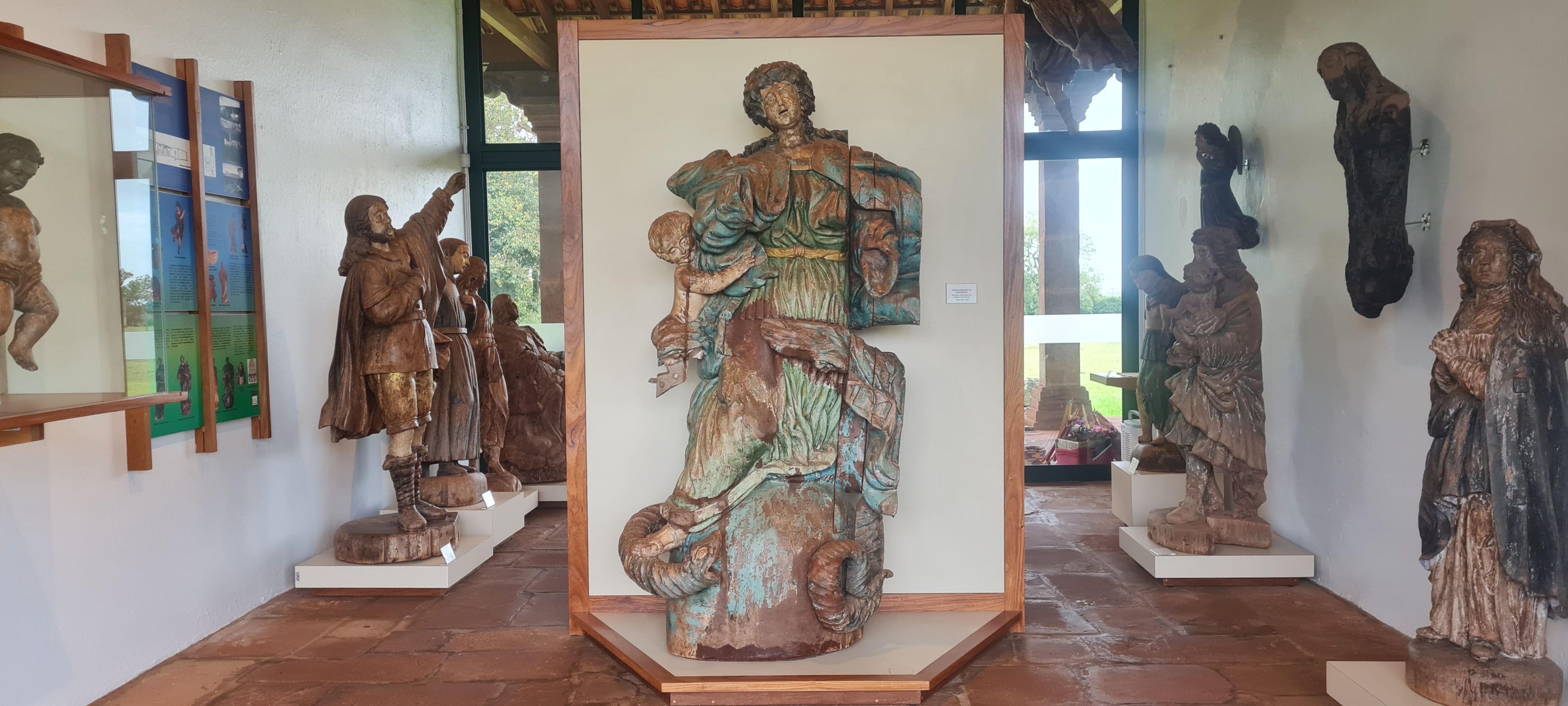 Museu das Ruínas de São Miguel das Missões, Rio Grande do Sul, Brasil A imagem mostra várias imagens de santos