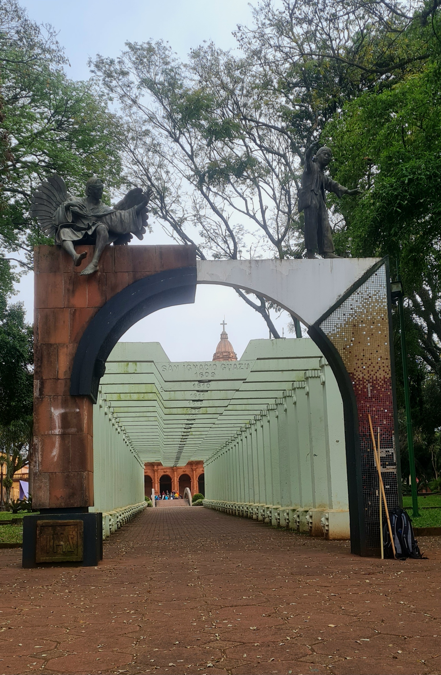 Pórtico da Praça Pinheiro Machado, Santo Ângelo, Rotadas Missões, Rio Grande do Sul, Brasil Pórtico da Praça Pinheiro Machado, Santo Ângelo, Rotadas Missões, Rio Grande do Sul, Brasil