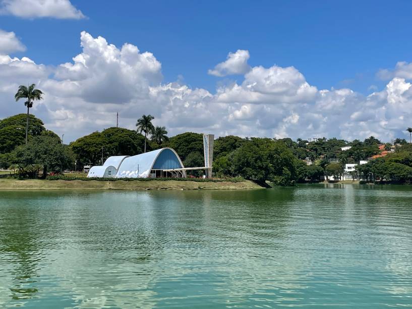 Também chamado de "Igrejinha da Pampulha", o templo é a estrela do conjunto arquitetônico modernista