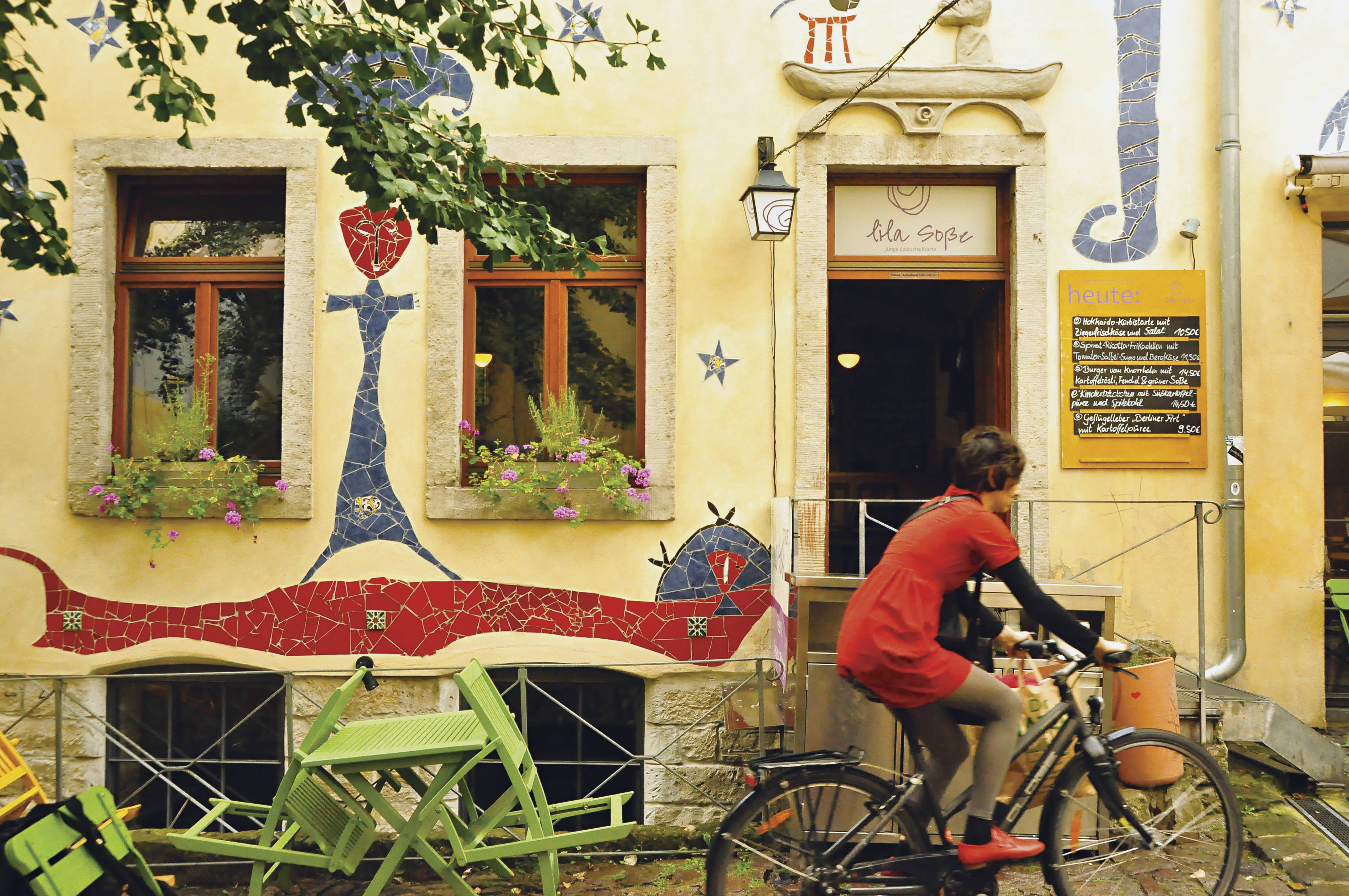 Fachada do restaurante Lila Soße, Dresden, Alemanha Fachada do restaurante Lila Soße, Dresden, Alemanha