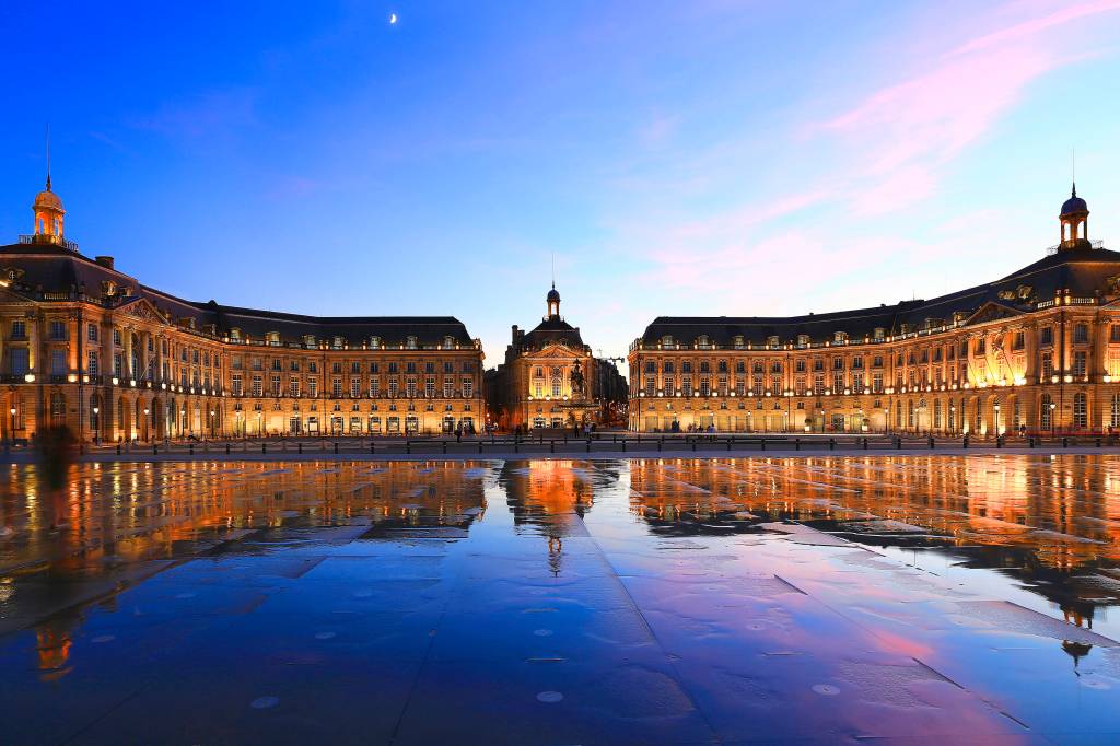 Place de la Bourse na cidade de Bordeaux, França