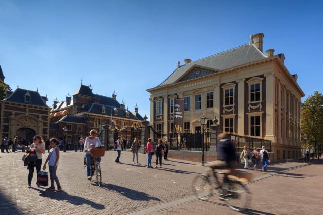 <strong><a href="https://viajeaqui.abril.com.br/estabelecimentos/holanda-haia-atracao-casa-de-mauricio-de-nassau-mauritshuis" target="_blank" rel="noopener">Mauritshuis</a>,<span> </span><a href="https://viajeaqui.abril.com.br/cidades/holanda-haia/fotos" target="_blank" rel="noopener">Haia</a></strong><span> A obra mais famosa deste museu é a Moça com Brinco de Pérola, conhecida como a Mona Lisa holandesa, de Johannes Vermeer, mas o museu reúne também muitas outras obras de mestres dos séculos XVII e XVIII, como Rembrandt e Frans Hals. </span> <strong><a href="https://viajeaqui.abril.com.br/estabelecimentos/holanda-haia-atracao-casa-de-mauricio-de-nassau-mauritshuis" target="_blank" rel="noopener">Mauritshuis</a>,<span> </span><a href="https://viajeaqui.abril.com.br/cidades/holanda-haia/fotos" target="_blank" rel="noopener">Haia</a></strong><span> A obra mais famosa deste museu é a Moça com Brinco de Pérola, conhecida como a Mona Lisa holandesa, de Johannes Vermeer, mas o museu reúne também muitas outras obras de mestres dos séculos XVII e XVIII, como Rembrandt e Frans Hals. </span>