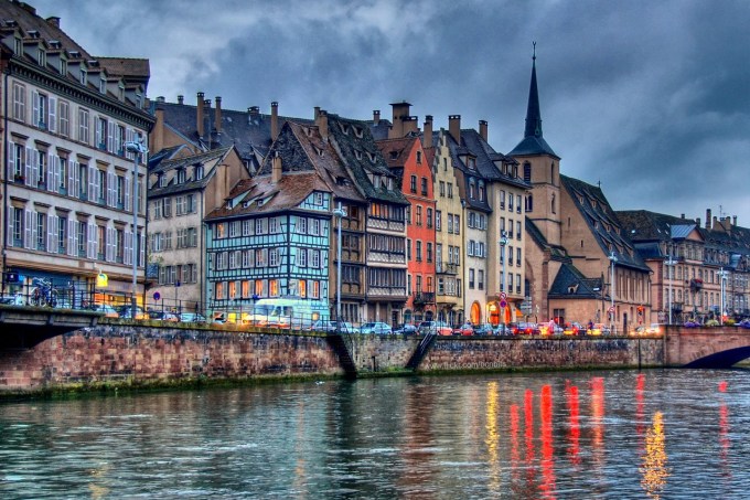 Canal na cidade de Estrasburgo, na França