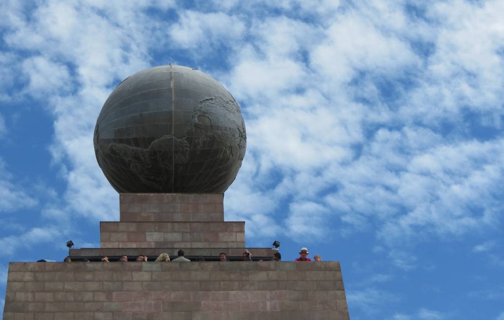 Monumento La Mitad Del Mundo, em Quito, Equador Monumento La Mitad Del Mundo, em Quito, Equador