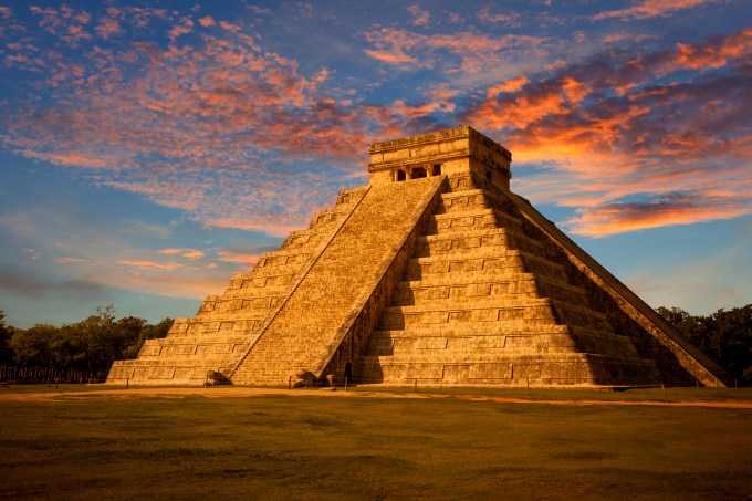 El Castillo (Kukulkan Temple) of Chichen Itza at sunset, Mexico