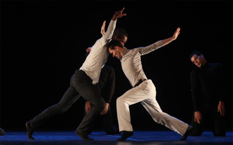 O carro-chefe do <strong>Festival de Dança de Joinville</strong> é a <strong>Mostra Competitiva</strong>. Grupos participam de uma seleção, e os escolhidos sobem ao palco do <strong>Centreventos Cau Hansen</strong>. Na foto, o grupo <em>Pavilhão D</em>, de dança contemporânea, se apresentou como o primeiro colocado da categoria em 2011