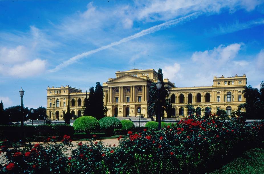 <strong><a href="https://viajeaqui.abril.com.br/estabelecimentos/br-sp-sao-paulo-atracao-museu-paulista-do-ipiranga" rel="Museu Paulista">Museu Paulista</a></strong>, no Ipiranga, em São Paulo. No acervo, há louças, joias, moveis, armas, veículso e documentos da sociedade brasileira dos séculos 19 e 20 <strong><a href="https://viajeaqui.abril.com.br/estabelecimentos/br-sp-sao-paulo-atracao-museu-paulista-do-ipiranga" rel="Museu Paulista">Museu Paulista</a></strong>, no Ipiranga, em São Paulo. No acervo, há louças, joias, moveis, armas, veículso e documentos da sociedade brasileira dos séculos 19 e 20