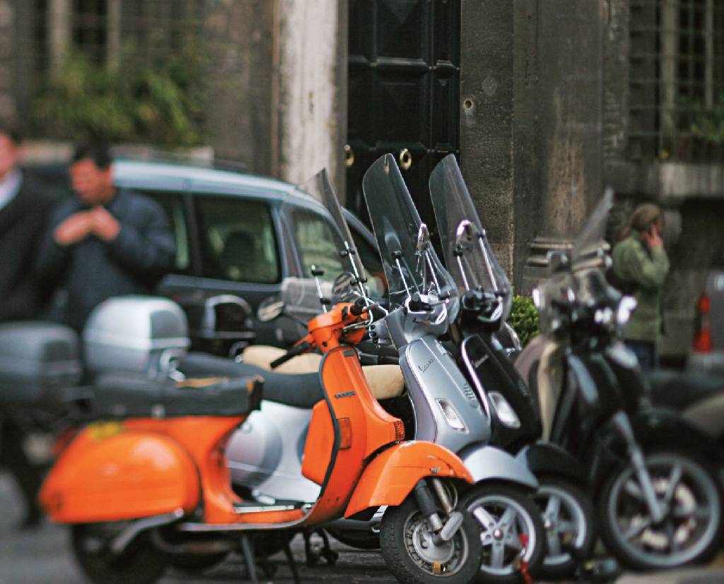 Vespas de Roma, na Itália