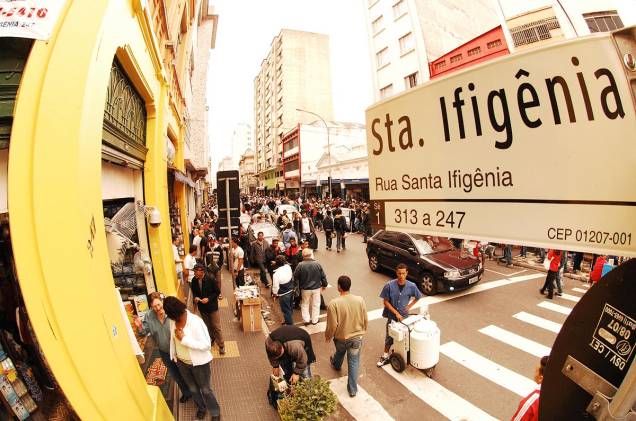 Tudo que existe no mundo eletrônico pode ser encontrado na rua Santa Ifigênia, no centro de São Paulo (SP): um prato cheio (e muitas vezes, barato) para os geeks Tudo que existe no mundo eletrônico pode ser encontrado na rua Santa Ifigênia, no centro de São Paulo (SP): um prato cheio (e muitas vezes, barato) para os geeks