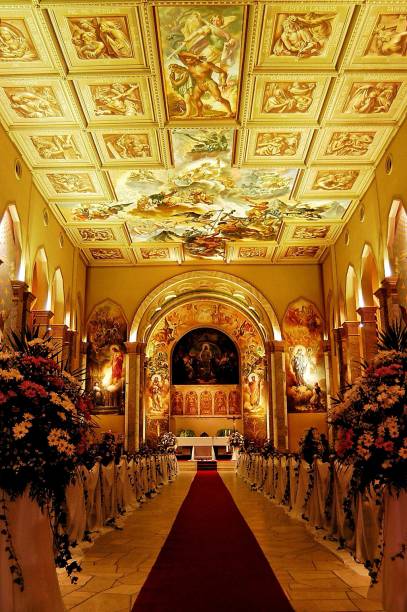 A Igreja São Pelegrino tem pinturas da Via Sacra feitas pelo artista italiano Aldo Locatelli