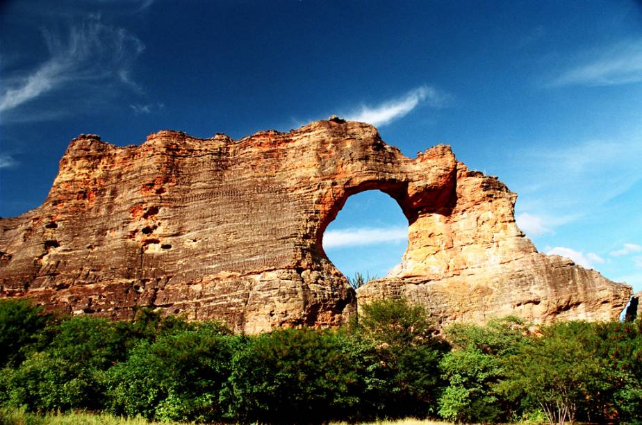 <strong>Parque Nacional da Serra da Capivara, Piauí —</strong> Patrimônio Cultural Mundial desde 1991, o Parque Nacional da Serra da Capivara é um oásis na região semi-árida do sudeste do Piauí