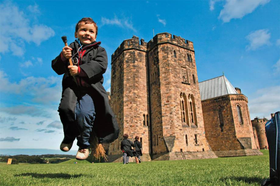 Martin Vilela em pleno voo no Castelo de Alnwick, no norte da Inglaterra Martin Vilela em pleno voo no Castelo de Alnwick, no norte da Inglaterra