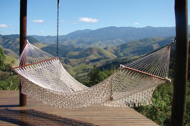 Rede na varanda da Pousada Teto do Cafundó, em São Francisco Xavier, São Paulo, com vista para a Serra da Mantiqueira. A pousada é recomendade pelo GUIA QUATRO RODAS Rede na varanda da Pousada Teto do Cafundó, em São Francisco Xavier, São Paulo, com vista para a Serra da Mantiqueira. A pousada é recomendade pelo GUIA QUATRO RODAS