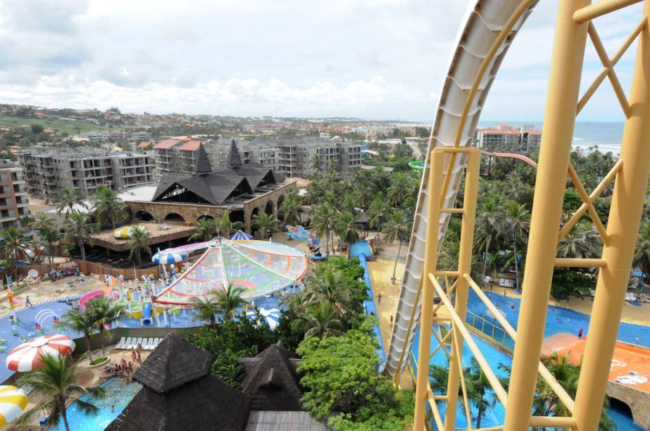 Vista aérea do "Insano", toboágua do parque aquático Beach Park, em Aquiraz