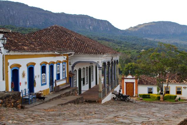 <strong>DUAS NOITES COM CARRO EM <a href="https://viajeaqui.abril.com.br/cidades/br-mg-tiradentes" rel="TIRADENTES" target="_self">TIRADENTES</a></strong>2 noites na <a href="https://villaalferes.com.br" rel="Pousada Villa Alferes" target="_blank">Pousada Villa Alferes</a> com locação de carro.<strong>Quando:</strong> Em 23/10.<strong>Quem leva:</strong> a <a href="https://cvc.com.br" rel="CVC" target="_blank">CVC</a><strong>Quanto: </strong>R$ 769 <strong>DUAS NOITES COM CARRO EM <a href="https://viajeaqui.abril.com.br/cidades/br-mg-tiradentes" rel="TIRADENTES" target="_self">TIRADENTES</a></strong>2 noites na <a href="https://villaalferes.com.br" rel="Pousada Villa Alferes" target="_blank">Pousada Villa Alferes</a> com locação de carro.<strong>Quando:</strong> Em 23/10.<strong>Quem leva:</strong> a <a href="https://cvc.com.br" rel="CVC" target="_blank">CVC</a><strong>Quanto: </strong>R$ 769