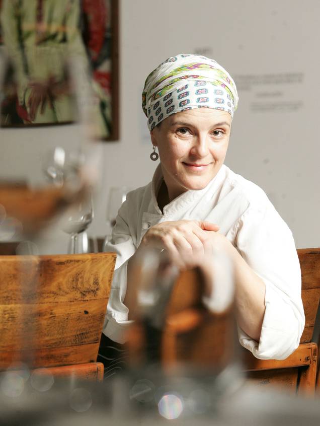 <strong>9. Viviane Gonçalves - <a href="https://viajeaqui.abril.com.br/estabelecimentos/br-sp-sao-paulo-restaurante-chef-vivi" rel="Chef Vivi" target="_blank">Chef Vivi</a> (<a href="https://viajeaqui.abril.com.br/cidades/br-sp-sao-paulo/" rel="São Paulo, SP" target="_blank">São Paulo, SP</a>)</strong> Em Pequim, Viviane Gonçalves comandou o premiado Alameda. Em <a href="https://viajeaqui.abril.com.br/cidades/br-sp-sao-paulo/" rel="São Paulo (SP)" target="_blank">São Paulo (SP)</a>, num pequeno imóvel, a chef se dedica a uma cozinha autoral, renovando o cardápio todos os dias. <strong>9. Viviane Gonçalves - <a href="https://viajeaqui.abril.com.br/estabelecimentos/br-sp-sao-paulo-restaurante-chef-vivi" rel="Chef Vivi" target="_blank">Chef Vivi</a> (<a href="https://viajeaqui.abril.com.br/cidades/br-sp-sao-paulo/" rel="São Paulo, SP" target="_blank">São Paulo, SP</a>)</strong> Em Pequim, Viviane Gonçalves comandou o premiado Alameda. Em <a href="https://viajeaqui.abril.com.br/cidades/br-sp-sao-paulo/" rel="São Paulo (SP)" target="_blank">São Paulo (SP)</a>, num pequeno imóvel, a chef se dedica a uma cozinha autoral, renovando o cardápio todos os dias.