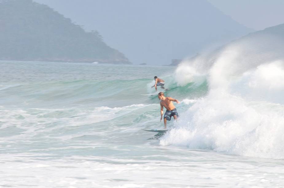 Surfistas na Praia de Maresias