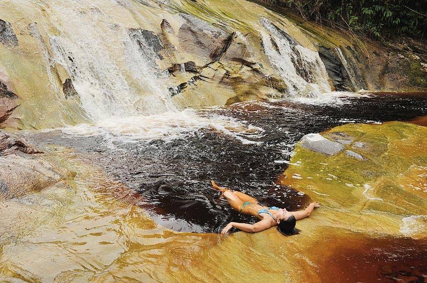 Piscina natural na reserva da Mata Atlântica, no Parque Estadual do Ibitipoca, em Conceição do Ibitipoca, Minas Gerais.