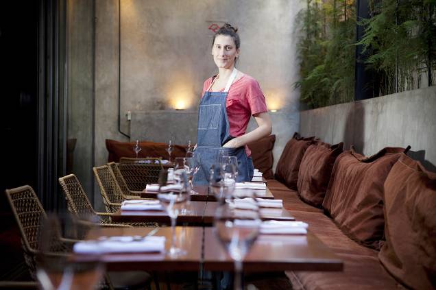 <strong>8. Paola Carosella - <a href="https://viajeaqui.abril.com.br/estabelecimentos/br-sp-sao-paulo-restaurante-arturito" rel="Arturito" target="_blank">Arturito</a> (<a href="https://viajeaqui.abril.com.br/cidades/br-sp-sao-paulo/" rel="São Paulo, SP" target="_blank">São Paulo, SP</a>)</strong>A argentina Paola Carosella, do restaurante Arturito, em <a href="https://viajeaqui.abril.com.br/cidades/br-sp-sao-paulo/" rel="São Paulo (SP)" target="_blank">São Paulo (SP)</a>, ficou famosa ao participar da primeira edição do reality show MasterChef, da Rede Bandeirantes, em 2014. A chef também é jurada da edição de 2015 e vem se mostrando mais rigorosa com os competidores no programa <strong>8. Paola Carosella - <a href="https://viajeaqui.abril.com.br/estabelecimentos/br-sp-sao-paulo-restaurante-arturito" rel="Arturito" target="_blank">Arturito</a> (<a href="https://viajeaqui.abril.com.br/cidades/br-sp-sao-paulo/" rel="São Paulo, SP" target="_blank">São Paulo, SP</a>)</strong>A argentina Paola Carosella, do restaurante Arturito, em <a href="https://viajeaqui.abril.com.br/cidades/br-sp-sao-paulo/" rel="São Paulo (SP)" target="_blank">São Paulo (SP)</a>, ficou famosa ao participar da primeira edição do reality show MasterChef, da Rede Bandeirantes, em 2014. A chef também é jurada da edição de 2015 e vem se mostrando mais rigorosa com os competidores no programa