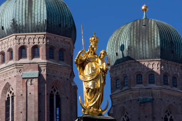 A Praça Marienplatz, em Munique, abriga alguns dos prédios mais emblemáticos da cidade, como a Coluna de Maria, do século 17 A Praça Marienplatz, em Munique, abriga alguns dos prédios mais emblemáticos da cidade, como a Coluna de Maria, do século 17