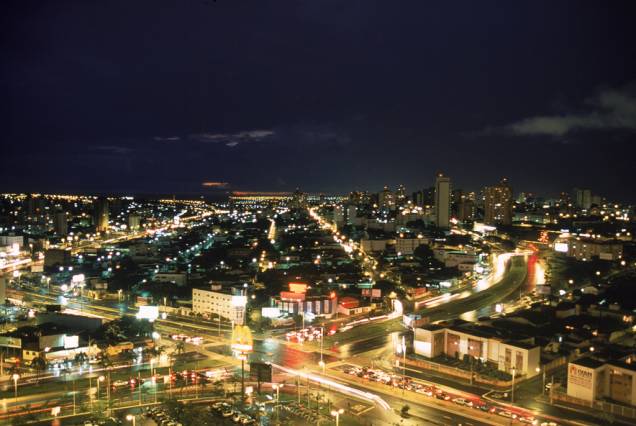 Vista noturna de Uberlândia, segunda maior cidade de Minas Vista noturna de Uberlândia, segunda maior cidade de Minas