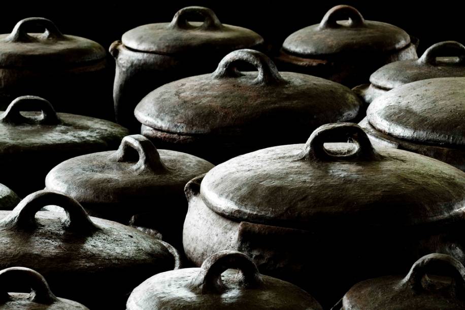 Uma das atrações da cidade é conhecer a fabricação das panelas de barro, usadas para preparar as famosas moquecas capixabas Uma das atrações da cidade é conhecer a fabricação das panelas de barro, usadas para preparar as famosas moquecas capixabas