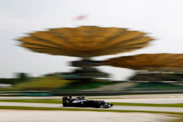 O brasileiro Bruno Senna, sobrinho do ídolo nacional, Ayrton Senna, pilota sua Williams durante o treino no Sepang International Circuit, em Kuala Lumpur, Malásia O brasileiro Bruno Senna, sobrinho do ídolo nacional, Ayrton Senna, pilota sua Williams durante o treino no Sepang International Circuit, em Kuala Lumpur, Malásia