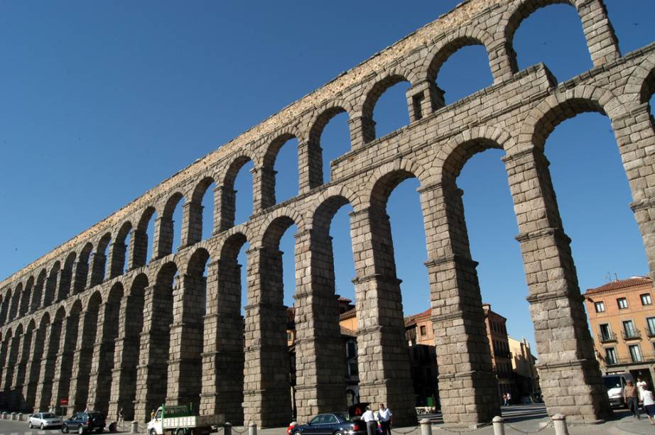 O aqueduto romano do século 1 foi utilizado pelos habitantes de Segóvia até o século 19 O aqueduto romano do século 1 foi utilizado pelos habitantes de Segóvia até o século 19