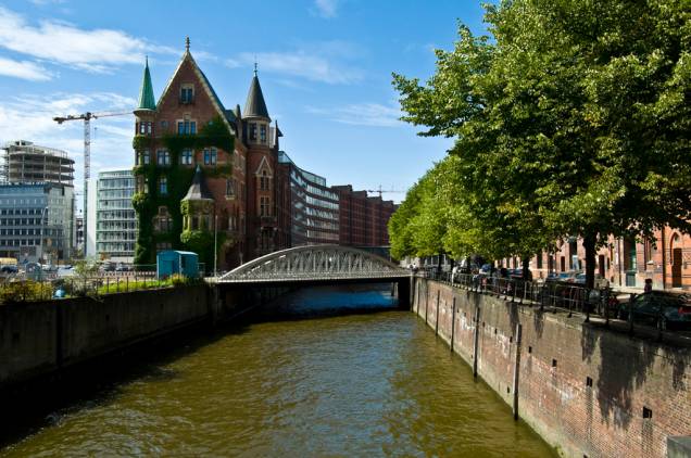 Com mais de 2 mil pontes e inúmeros canais, Hamburgo ganhou o apelido de Veneza Germânica Com mais de 2 mil pontes e inúmeros canais, Hamburgo ganhou o apelido de Veneza Germânica
