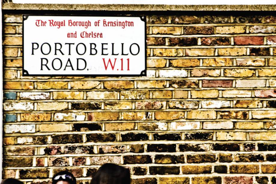 Um dos hits do bairro &eacute; o <strong>Portobello Market</strong> <em>(<a href="https://portobellomarket.org" rel="portobellomarket.org" target="_blank">portobellomarket.org</a>; 2&ordf;/5&ordf; 8h/13h, Sab 8h/18h30)</em>, onde &eacute; poss&iacute;vel encontrar de comida a roupas de segunda m&atilde;o e antiguidades. S&aacute;bado &eacute; o dia mais concorrido