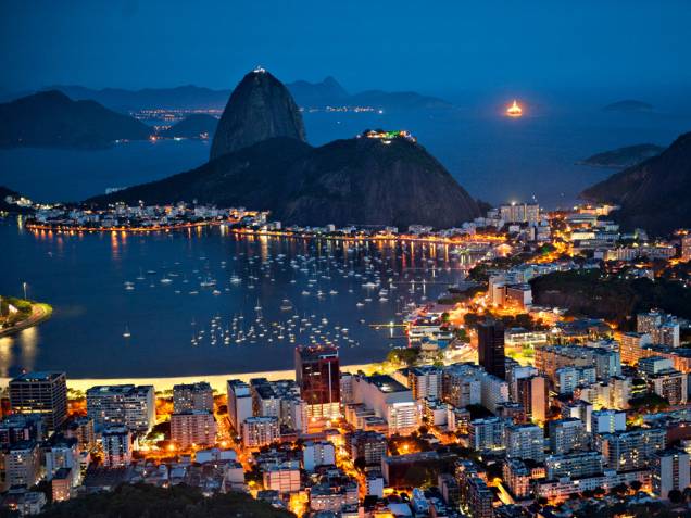A Cidade Maravilhosa não se apagou diante às gigantes. O <strong>25º lugar</strong> é do <a href="https://viajeaqui.abril.com.br/cidades/br-rj-rio-de-janeiro" rel="Rio de Janeiro" target="_blank"><strong>Rio de Janeiro</strong></a><a href="https://www.booking.com/city/br/rio-de-janeiro.pt-br.html?aid=332455&label=viagemabril-skylines" rel="Veja hotéis no Rio de Janeiro no booking.com" target="_blank"><em>Veja hotéis no Rio de Janeiro no booking.com</em></a> A Cidade Maravilhosa não se apagou diante às gigantes. O <strong>25º lugar</strong> é do <a href="https://viajeaqui.abril.com.br/cidades/br-rj-rio-de-janeiro" rel="Rio de Janeiro" target="_blank"><strong>Rio de Janeiro</strong></a><a href="https://www.booking.com/city/br/rio-de-janeiro.pt-br.html?aid=332455&label=viagemabril-skylines" rel="Veja hotéis no Rio de Janeiro no booking.com" target="_blank"><em>Veja hotéis no Rio de Janeiro no booking.com</em></a>