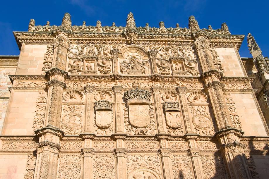 Fundada no século 13, a Universidade de Salamanca é uma das mais importantes da Espanha Fundada no século 13, a Universidade de Salamanca é uma das mais importantes da Espanha