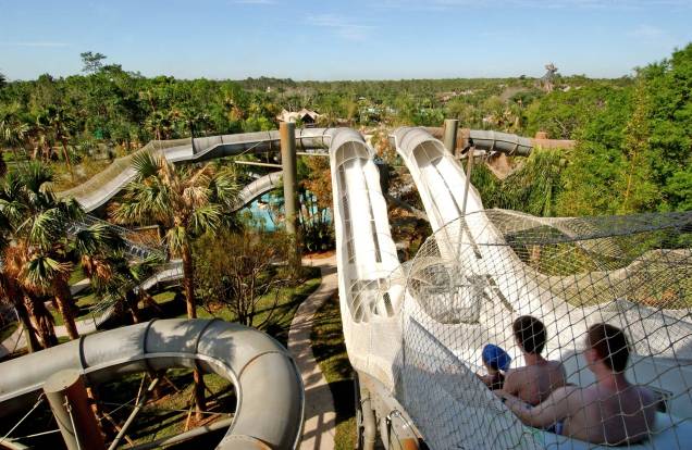 Comprando apenas um ingresso será possível aproveitar os dois parques no mesmo dia: o Typhoon Lagoon e o Blizzard Beach Comprando apenas um ingresso será possível aproveitar os dois parques no mesmo dia: o Typhoon Lagoon e o Blizzard Beach