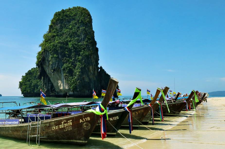 <strong>4. Ao Nang - <a href="https://viajeaqui.abril.com.br/paises/tailandia" rel="Tailândia" target="_blank">Tailândia</a></strong>Cada vez mais os turistas procuram Ao Nang. As belas praias vêm com o extra de oferecerem ótimas condições para a prática de esportes aquáticos. <strong>4. Ao Nang - <a href="https://viajeaqui.abril.com.br/paises/tailandia" rel="Tailândia" target="_blank">Tailândia</a></strong>Cada vez mais os turistas procuram Ao Nang. As belas praias vêm com o extra de oferecerem ótimas condições para a prática de esportes aquáticos.