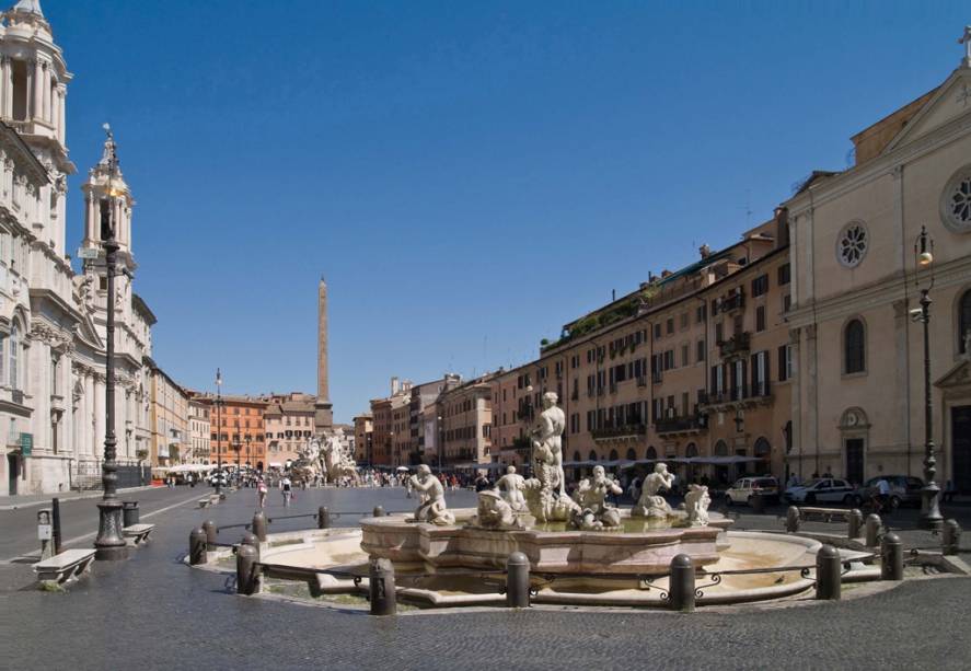 Os rios Danúbio, Nilo, Ganges e da Prata são homenageados na principal das três fontes da Piazza Navona, a Fontana dei Quattro Fiumi, de Bernini Os rios Danúbio, Nilo, Ganges e da Prata são homenageados na principal das três fontes da Piazza Navona, a Fontana dei Quattro Fiumi, de Bernini