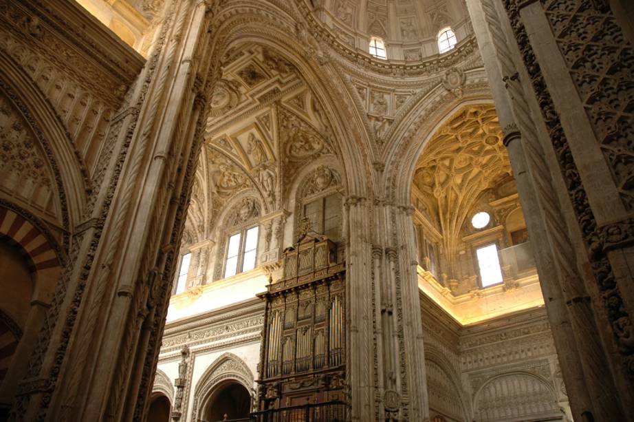 Em seus 1200 anos de história a Grande Mesquita de Córdoba resume o poderio cultural, político e religioso do Islã na península Ibérica Em seus 1200 anos de história a Grande Mesquita de Córdoba resume o poderio cultural, político e religioso do Islã na península Ibérica