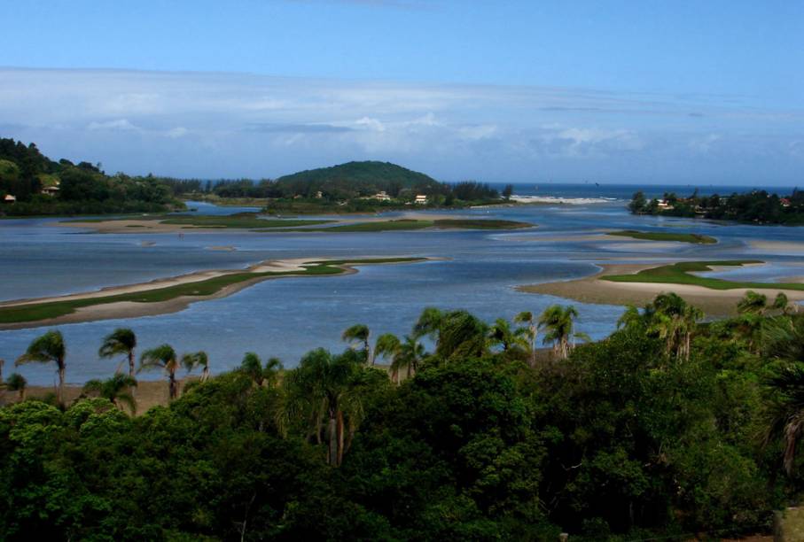 Os bons ventos também trazem para a Lagoa de Ibirapuera as turmas do wind e do kitesurfe