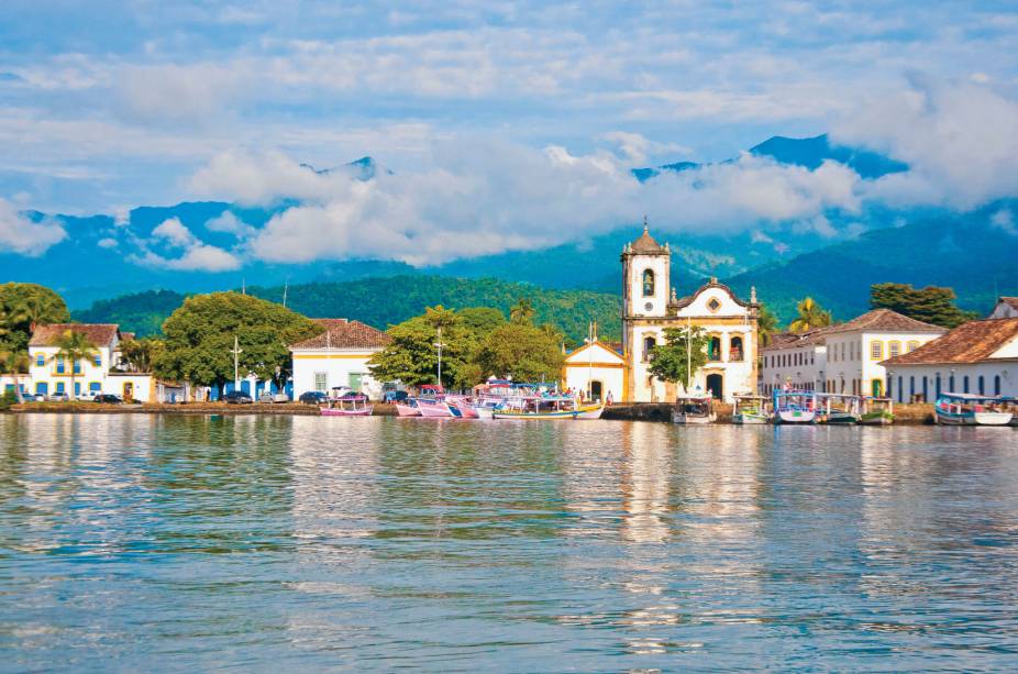 As velhas traineiras ancoradas no cais de Paraty