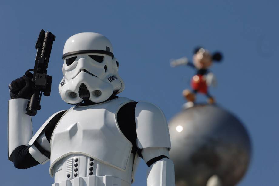 Entre 15 de maio e 16 de junho, os visitantes poderão se deparar com personagens de Star Wars dentro do Walt Disney World Entre 15 de maio e 16 de junho, os visitantes poderão se deparar com personagens de Star Wars dentro do Walt Disney World