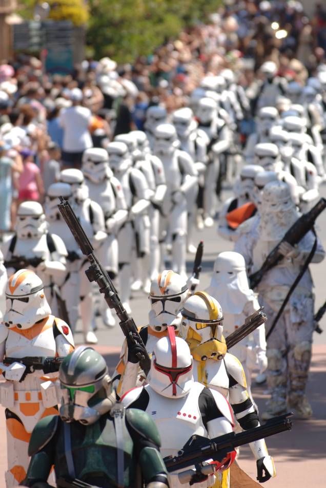 O <a href="https://viajeaqui.abril.com.br/estabelecimentos/estados-unidos-orlando-atracao-hollywood-studios" rel="Hollywood Studios" target="_blank">Hollywood Studios</a> será invadido por Stormtroopers - os soldados do lado sombrio da força O <a href="https://viajeaqui.abril.com.br/estabelecimentos/estados-unidos-orlando-atracao-hollywood-studios" rel="Hollywood Studios" target="_blank">Hollywood Studios</a> será invadido por Stormtroopers - os soldados do lado sombrio da força