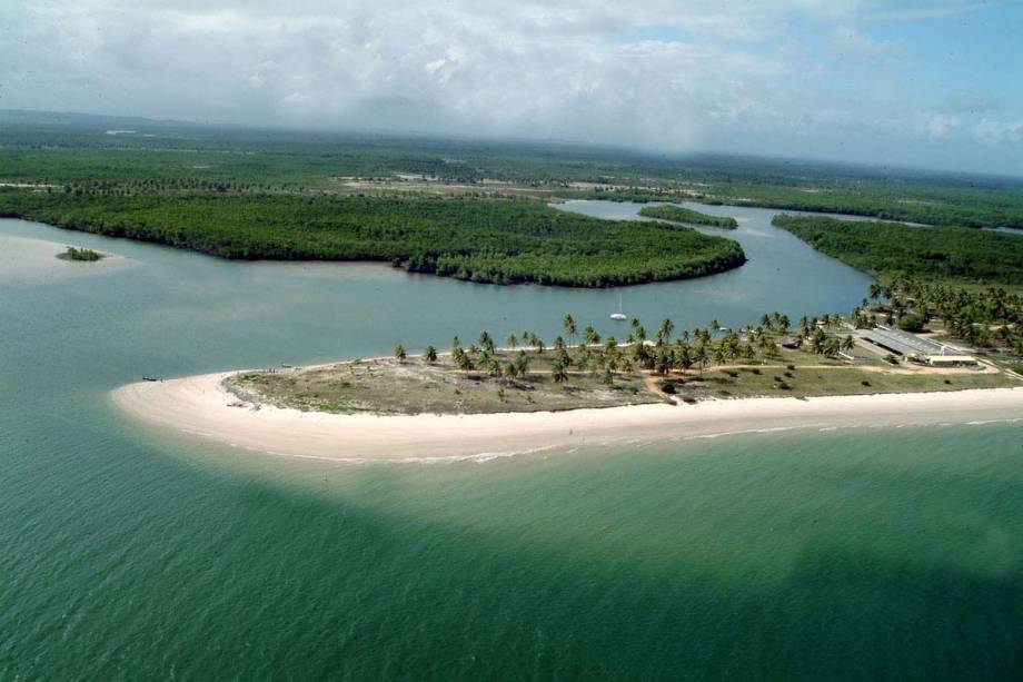 A foz do Rio Real fica na Praia do Saco, uma das mais preservadas da regi&atilde;o