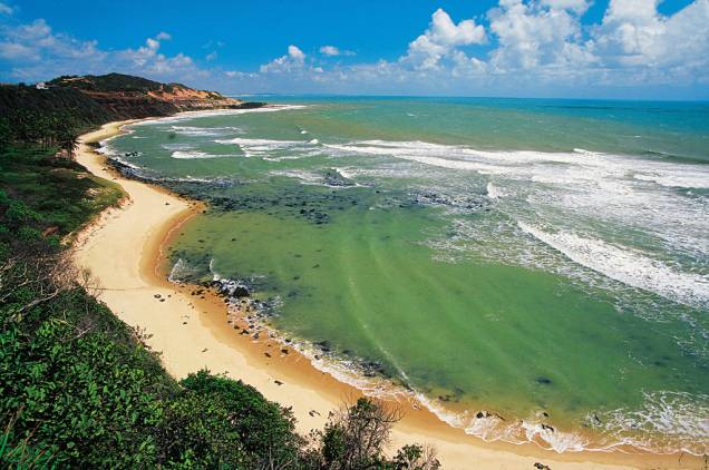A Praia do Amor, que recebeu esse nome pelo formato de coração, tem estrutura de barracas e mar com ondas boas para o surfe A Praia do Amor, que recebeu esse nome pelo formato de coração, tem estrutura de barracas e mar com ondas boas para o surfe