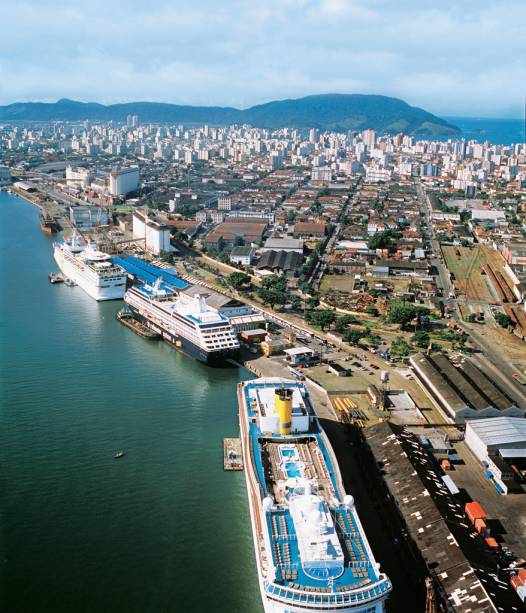 Transatlânticos ancorados no Porto de Santos