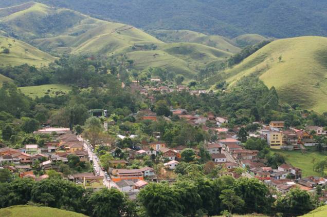 O acesso por estrada tortuosa e o clima de roça fazem com que o distrito mantenha ares de esconderijo O acesso por estrada tortuosa e o clima de roça fazem com que o distrito mantenha ares de esconderijo