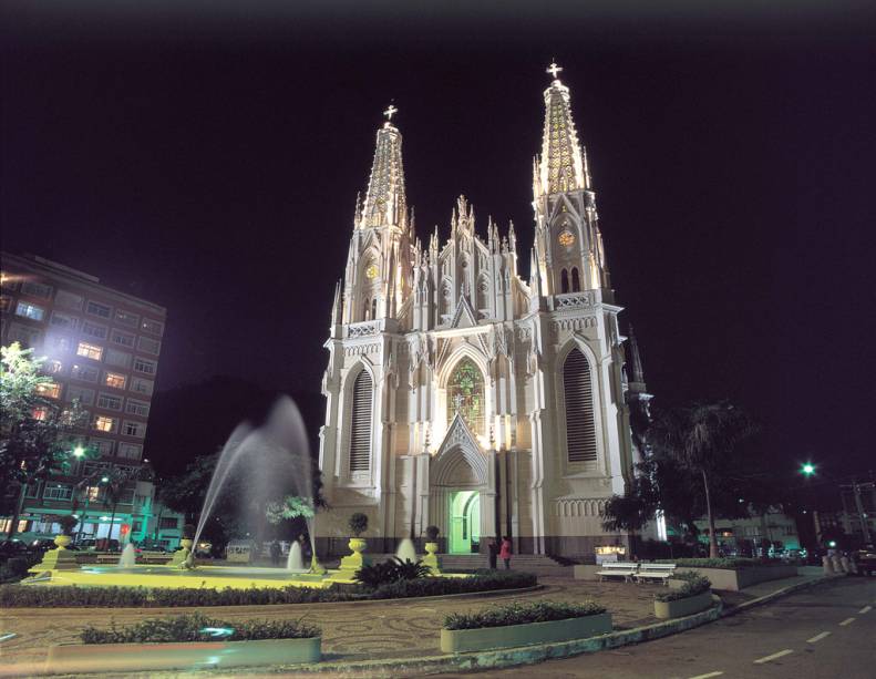 Localizada na Cidade Alta, a Catedral Metropolitana de Vitória tem estilo neogótico e vitrais com passagens bíblicas Localizada na Cidade Alta, a Catedral Metropolitana de Vitória tem estilo neogótico e vitrais com passagens bíblicas