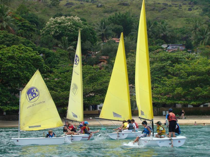 Aula de dingue e optimist para crianças iniciantes na clínica de férias da <a href="https://www.bl3.com.br/index.php" target="_blank" rel="noopener"><strong>Escola de Iatismo BL3</strong></a> Aula de dingue e optimist para crianças iniciantes na clínica de férias da <a href="https://www.bl3.com.br/index.php" target="_blank" rel="noopener"><strong>Escola de Iatismo BL3</strong></a>