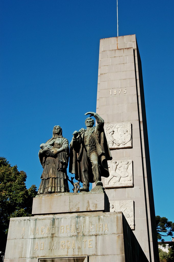 Monumento Nacional ao Imigrante, construído em 1954