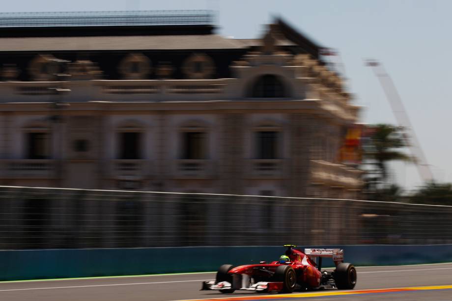 O Grande Prêmio da Europa já teve cinco circuitos utilizados: Brands Hatch e Donington Park, na <a href="https://viajeaqui.abril.com.br/paises/reino-unido" rel="Inglaterra" target="_blank">Inglaterra</a>, Nürburgring, na <a href="https://viajeaqui.abril.com.br/paises/alemanha" rel="Alemanha" target="_blank">Alemanha</a>, e <a href="https://viajeaqui.abril.com.br/cidades/espanha-jerez-de-la-frontera" rel="Jerez de La Frontera" target="_blank">Jerez de La Frontera</a> e <a href="https://viajeaqui.abril.com.br/cidades/espanha-valencia" rel="Valência" target="_blank">Valência</a> – desde 2008 –, na <a href="https://viajeaqui.abril.com.br/paises/espanha" rel="Espanha" target="_blank">Espanha</a>. O Valencia Street Circuit, como o nome já diz, é um circuito de rua que já teve dois brasileiros vencendo corridas, Rubens Barrichello, pela Brawn GP (atual Mercedes), em 2009, e Felipe Massa, pela Ferrari, em 2008 O Grande Prêmio da Europa já teve cinco circuitos utilizados: Brands Hatch e Donington Park, na <a href="https://viajeaqui.abril.com.br/paises/reino-unido" rel="Inglaterra" target="_blank">Inglaterra</a>, Nürburgring, na <a href="https://viajeaqui.abril.com.br/paises/alemanha" rel="Alemanha" target="_blank">Alemanha</a>, e <a href="https://viajeaqui.abril.com.br/cidades/espanha-jerez-de-la-frontera" rel="Jerez de La Frontera" target="_blank">Jerez de La Frontera</a> e <a href="https://viajeaqui.abril.com.br/cidades/espanha-valencia" rel="Valência" target="_blank">Valência</a> – desde 2008 –, na <a href="https://viajeaqui.abril.com.br/paises/espanha" rel="Espanha" target="_blank">Espanha</a>. O Valencia Street Circuit, como o nome já diz, é um circuito de rua que já teve dois brasileiros vencendo corridas, Rubens Barrichello, pela Brawn GP (atual Mercedes), em 2009, e Felipe Massa, pela Ferrari, em 2008