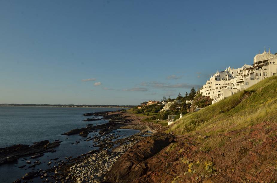 A famosa Casapueblo, em Punta Ballena, que tem o pôr do sol mais concorrido do balneário