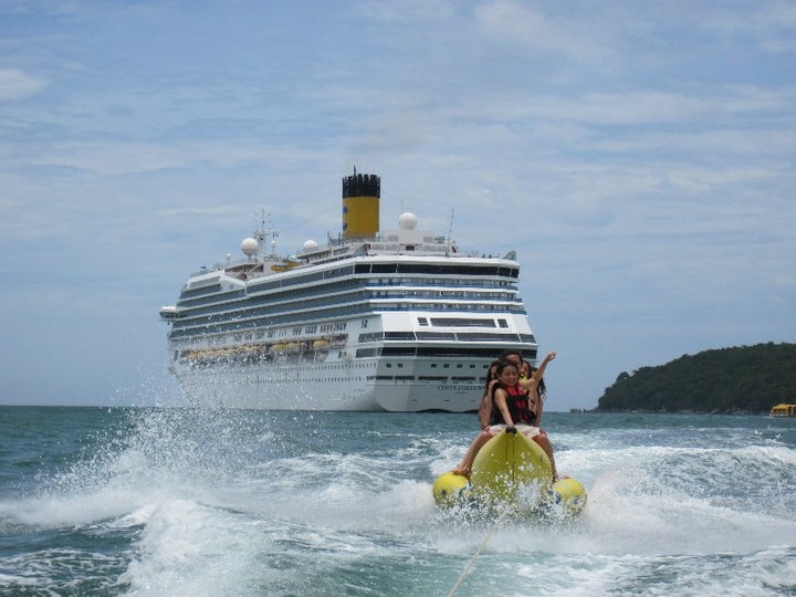 <strong><a href="https://viajeaqui.abril.com.br/cidades/br-sc-porto-belo" rel="Porto Belo">Porto Belo</a> <a href="https://viajeaqui.abril.com.br/estados/br-santa-catarina" rel="(SC)">(SC)</a></strong><br /><br />O píer fica pertinho da Praia de Porto Belo, no Centro, com suas casas centenárias. Lá é possível andar de caiaque (R$ 10), banana boat (R$ 20) e tirolesa (R$ 15) na Mar & Moto Companhia Náutica (47/9973-0422). <strong><a href="https://viajeaqui.abril.com.br/cidades/br-sc-porto-belo" rel="Porto Belo">Porto Belo</a> <a href="https://viajeaqui.abril.com.br/estados/br-santa-catarina" rel="(SC)">(SC)</a></strong><br /><br />O píer fica pertinho da Praia de Porto Belo, no Centro, com suas casas centenárias. Lá é possível andar de caiaque (R$ 10), banana boat (R$ 20) e tirolesa (R$ 15) na Mar & Moto Companhia Náutica (47/9973-0422).